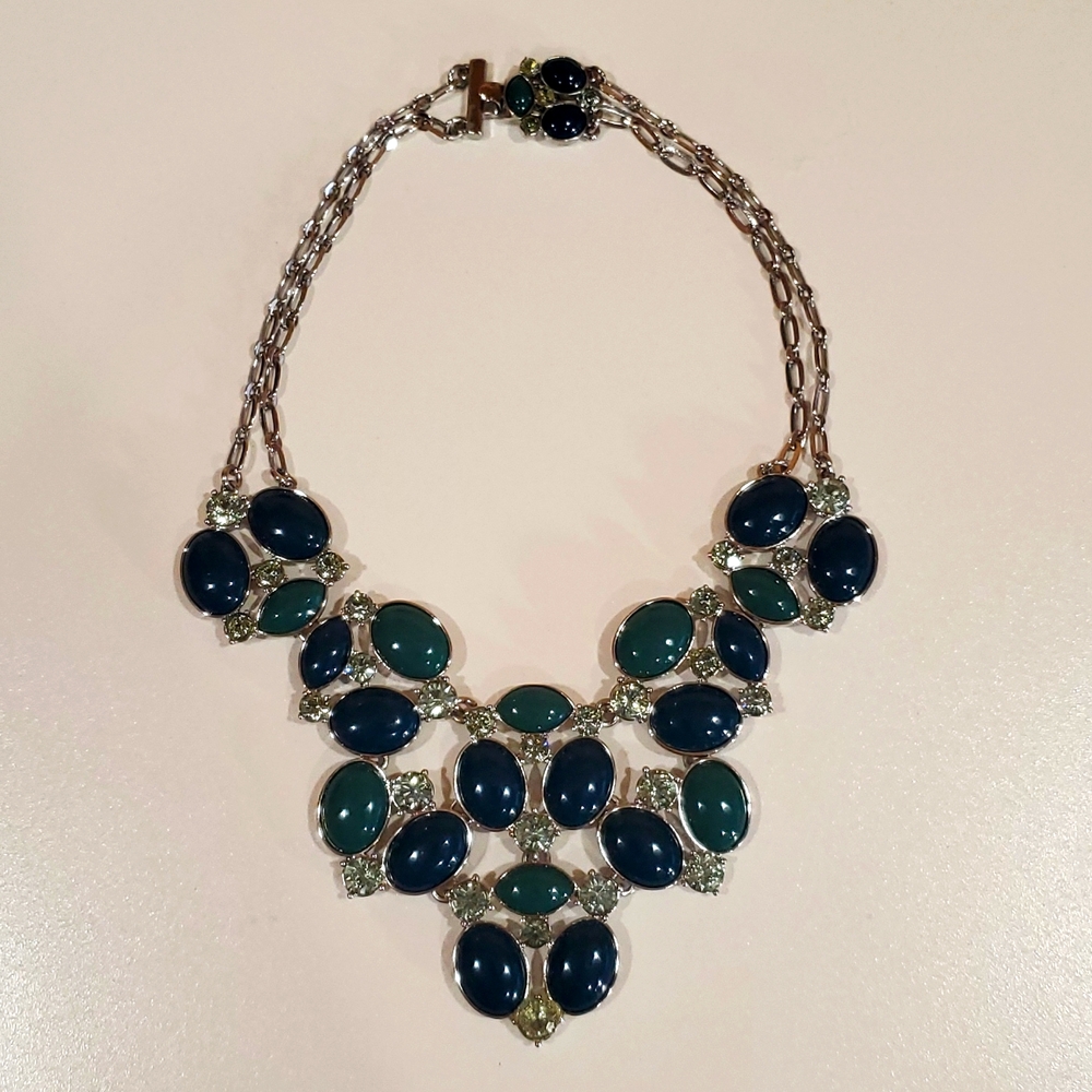 Banana Republic oval focal necklace